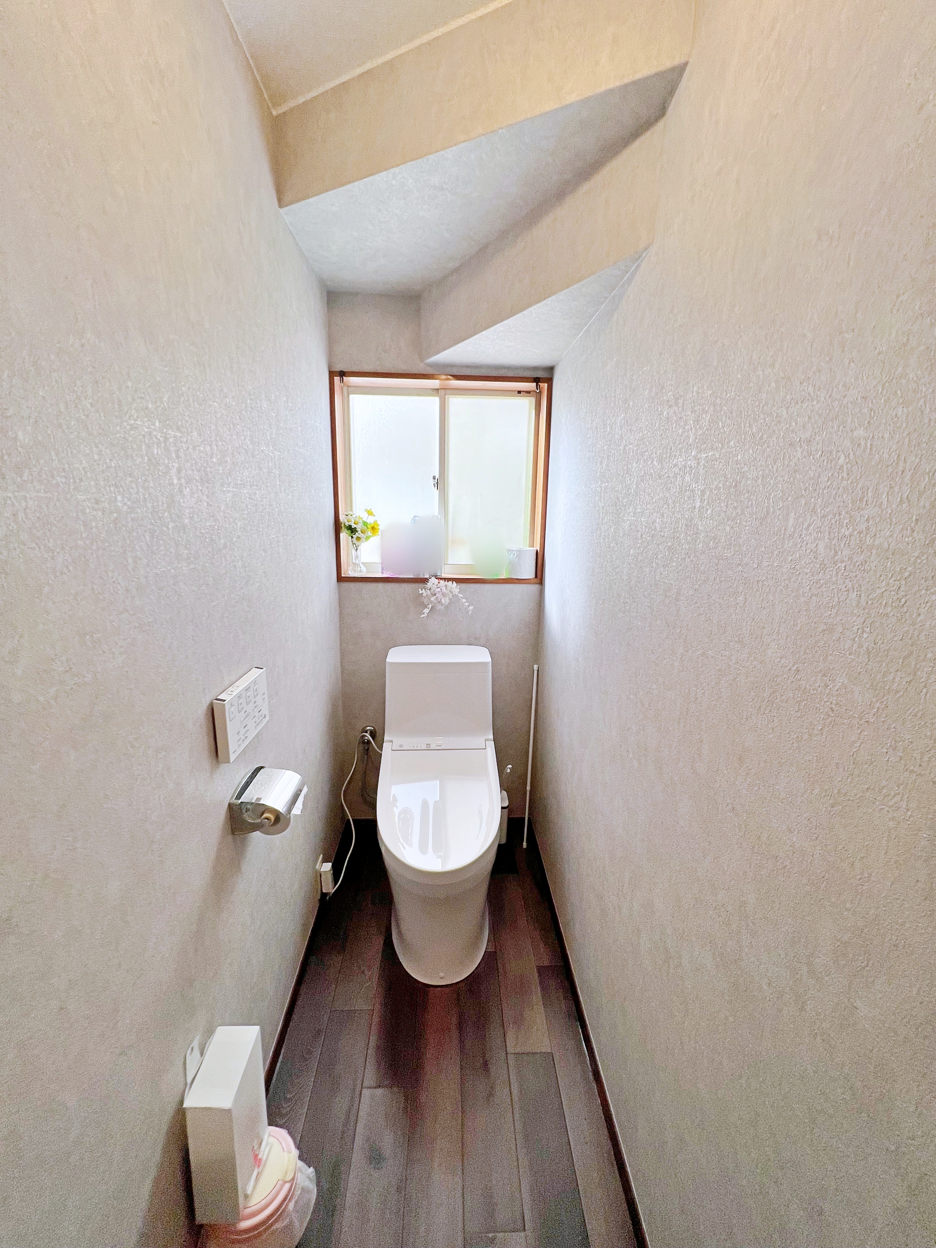 明るく清潔感あるトイレ空間になりました